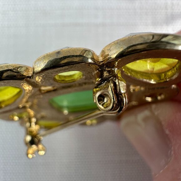 Vintage Gold-Tone Brooch with Green Glass Rhinestones 1.5" x 1.5" - Picture 6 of 7